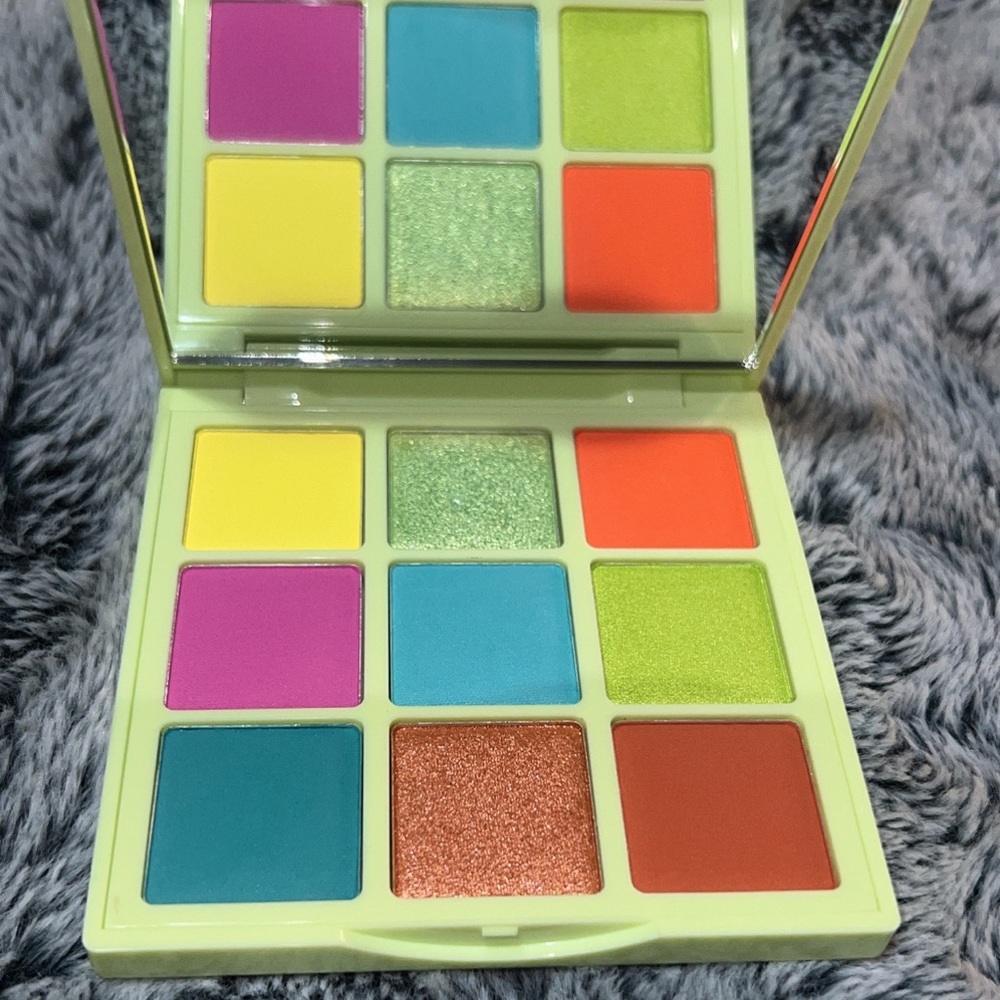 Kara Beauty Beach Bum Eyeshadow Palette
